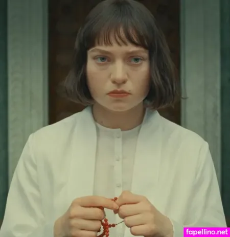 mia-threapleton-thumbnail.webp