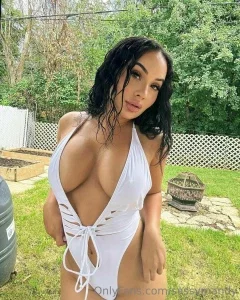 16921283_300.webp